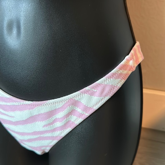 Zebra punch , Cheeky coverage bottom. - Picture 6 of 9